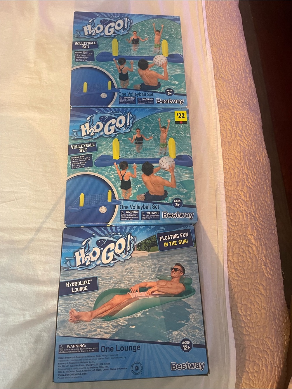 H2O GO! Inflatable HydroLuxe Lounge & 2 volleyball inflatable (set of 3 )